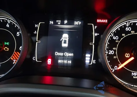 2015 Jeep Cherokee Latitude z USA, uszkodzony, nr VIN 1C4PJMCB7FW648733